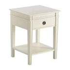 Table d'appoint antique blanche avec un tiroir, finition vieillie et quincaillerie en laiton