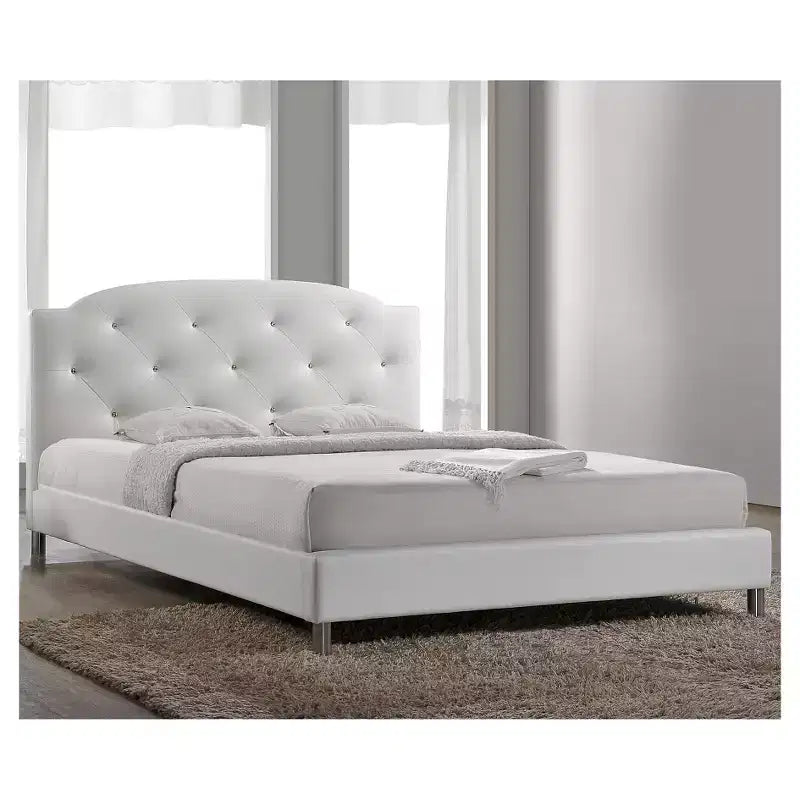 Lit plateforme contemporain Queen-Size avec tête de lit en similicuir et pieds chromés